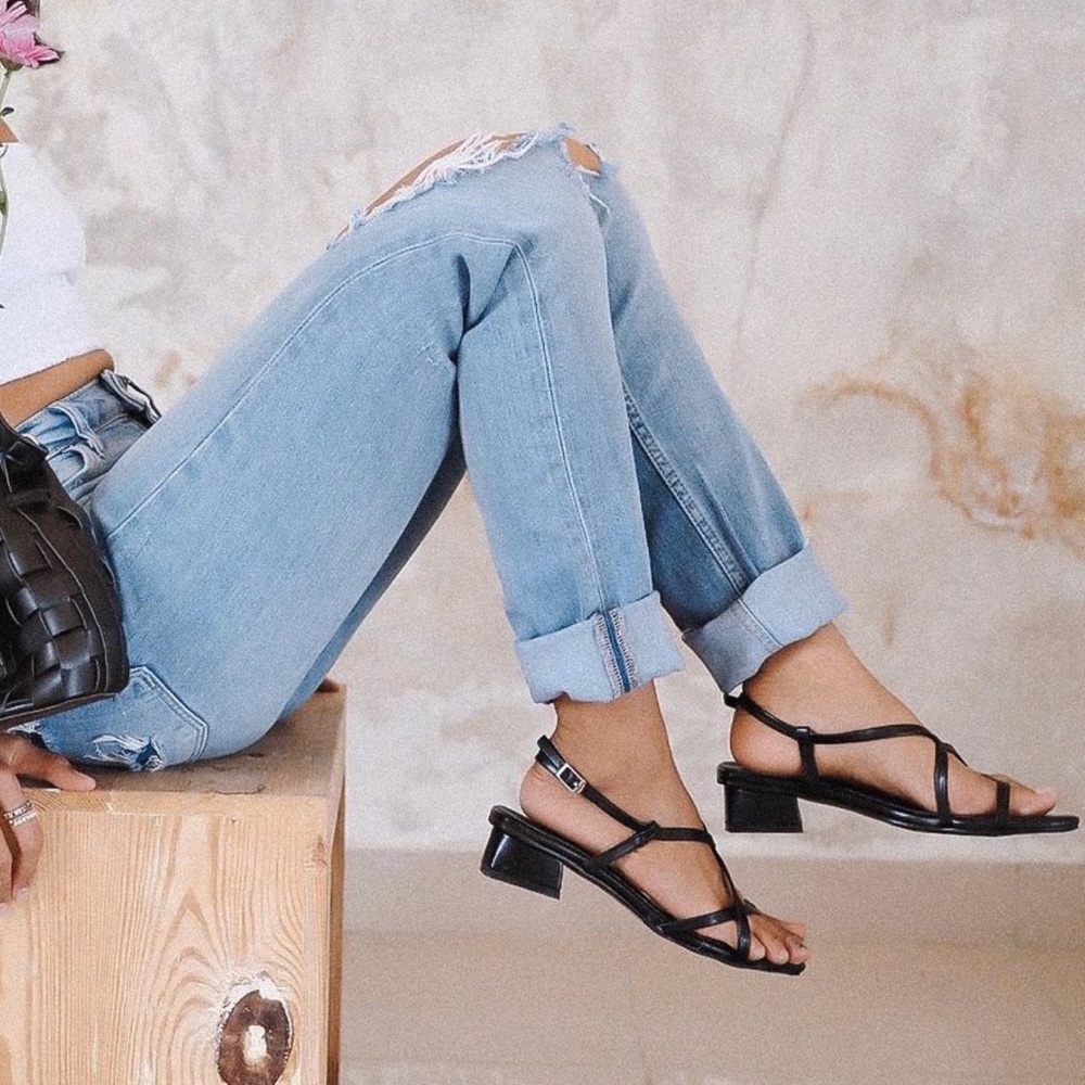 Black strapped sandals h&m